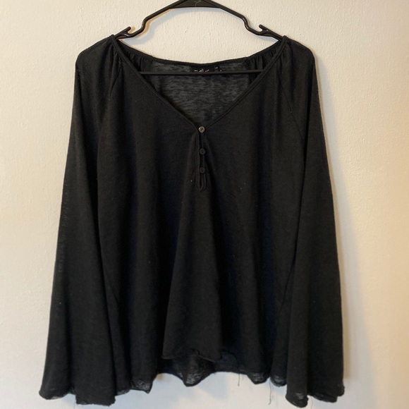 Flowing long sleeve - Picture 1 of 1